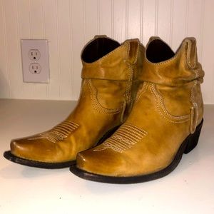 Old Gringo Yippee Ki Yay, Women’s Western Boots, Cairo Leather Ankle Boot.